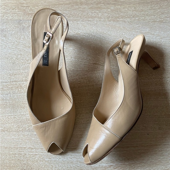 Bruno Magli Peep Toe Sling Back Classic Formal 2.5” Heel Shoes Cream / Tan 6.5 - Picture 1 of 10